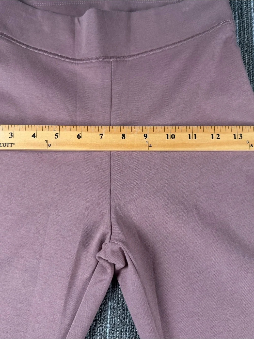 Nike Mauve Flare Leggings with High-Rise Waist Size S Split Hem